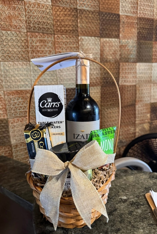Velvet Reserve – Gourmet Wine & Premium Selection Basket