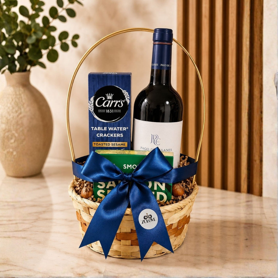canasta gourmet elegante con vino galletas dip de salmon y snacks puerto rico