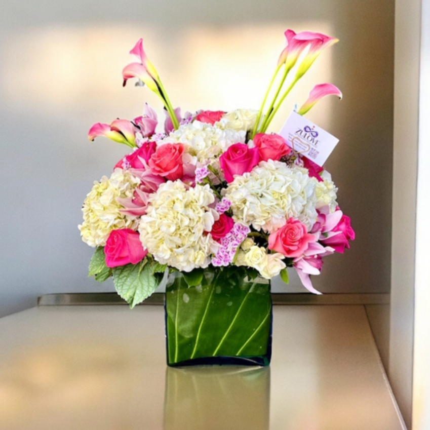 Air of Delicacy – Floral Arrangement with Roses, Orchids & Callas in Crystal Vase