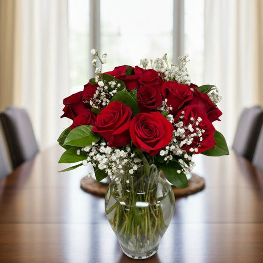 Endless Love in Glass – Rosas en Florero de Cristal con Follaje