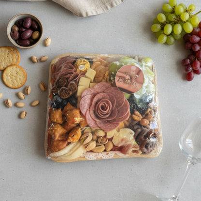 Square Shared Delight – Bandeja Cuadrada de Frutas, Quesos y Charcutería