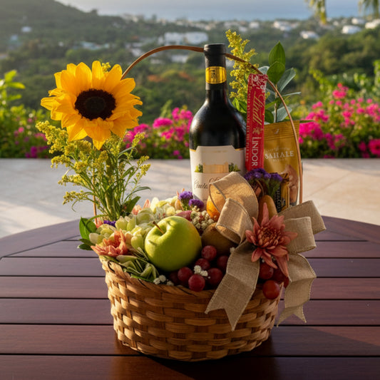 Charming Harvest – Canasta Rústica con Vino, Frutas y Flores