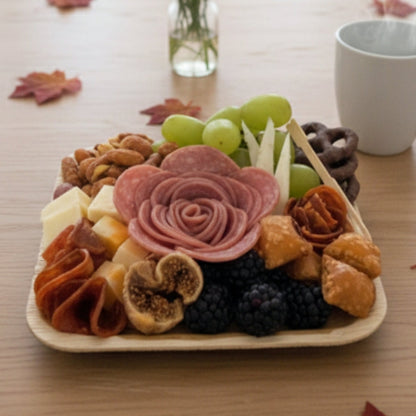 Square Shared Delight – Bandeja Cuadrada de Frutas, Quesos y Charcutería