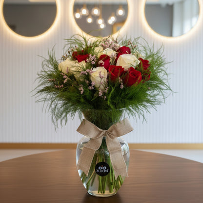 Zulove Vibes – Arreglo de Rosas en Florero de Cristal