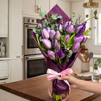 Amour Infini Violet Pink – Tulips with Lavender and Eucalyptus
