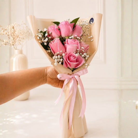 Aura Zulove – Elegant Rose Bouquet with White Accent