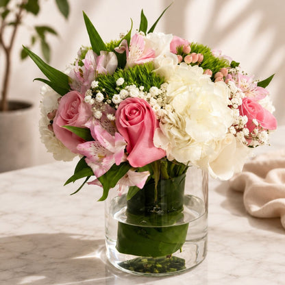 Aurora Bloom – Arreglo Floral en Base de Cristal