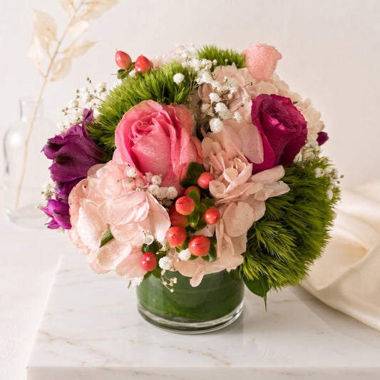 Aurora Bloom – Arreglo Floral en Base de Cristal