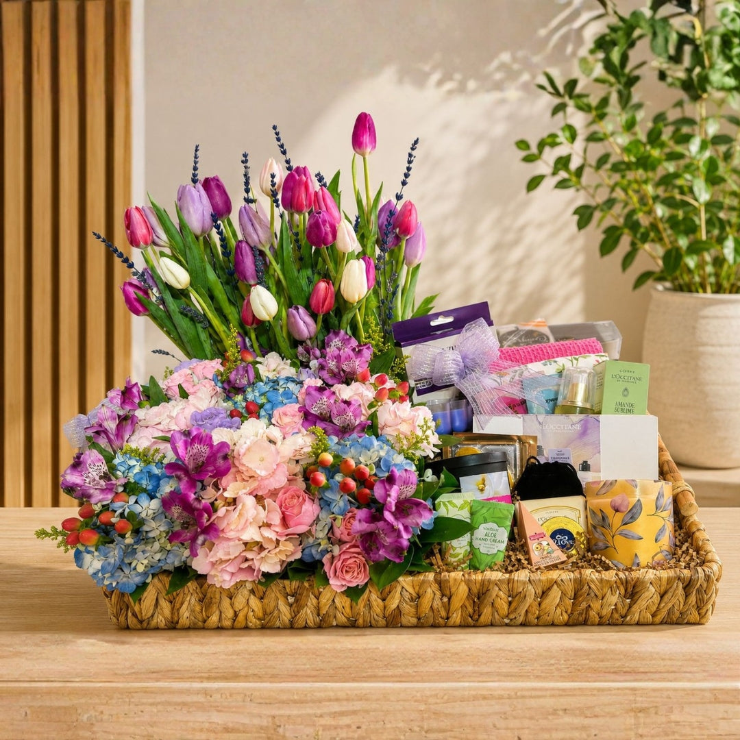 canasta spa floral con tulipanes hortensias velas y productos de spa puerto rico