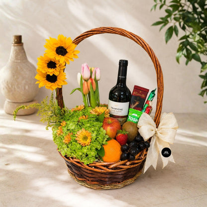 Charming Harvest – Canasta con Vino, Frutas y Flores