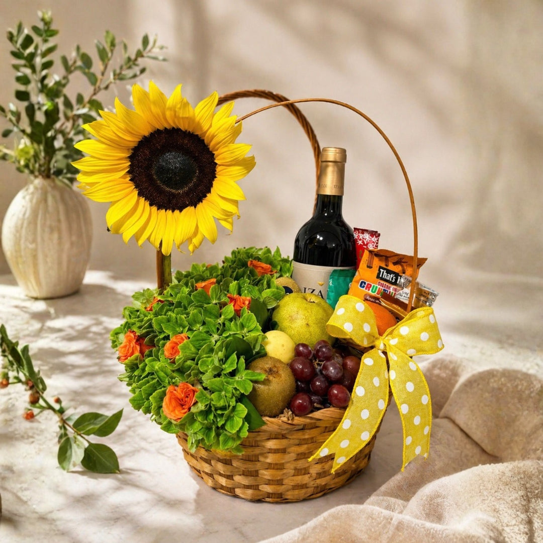 Charming Harvest – Canasta con Vino, Frutas y Flores