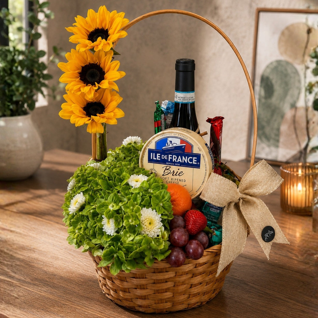Charming Harvest – Canasta con Vino, Frutas y Flores