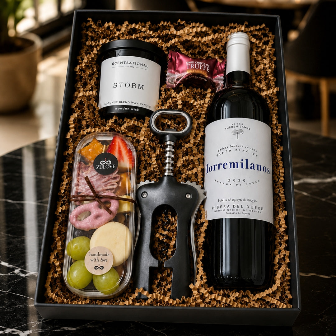 Enchanted Night Deluxe – Caja Gourmet con Vino y Mini Charcutería