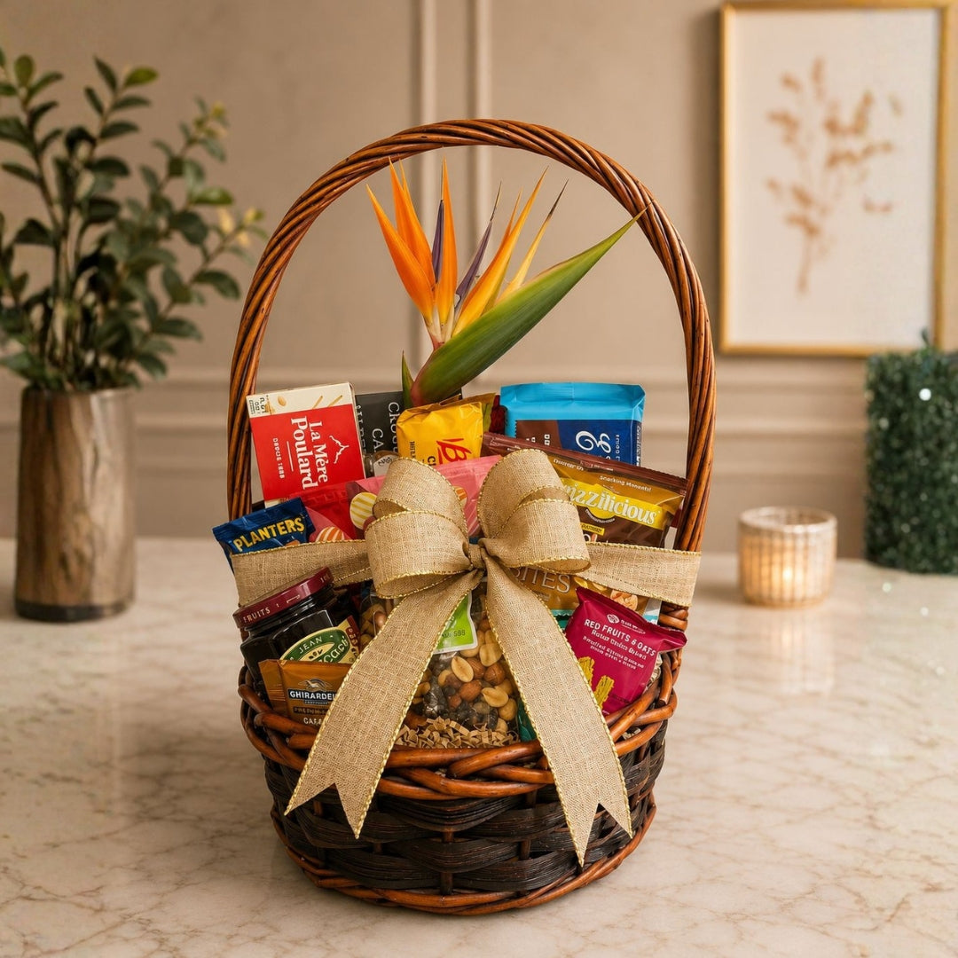 Paradise Gourmet Basket – Canasta Gourmet con Quesos, Carnes y Flor Ave del Paraíso