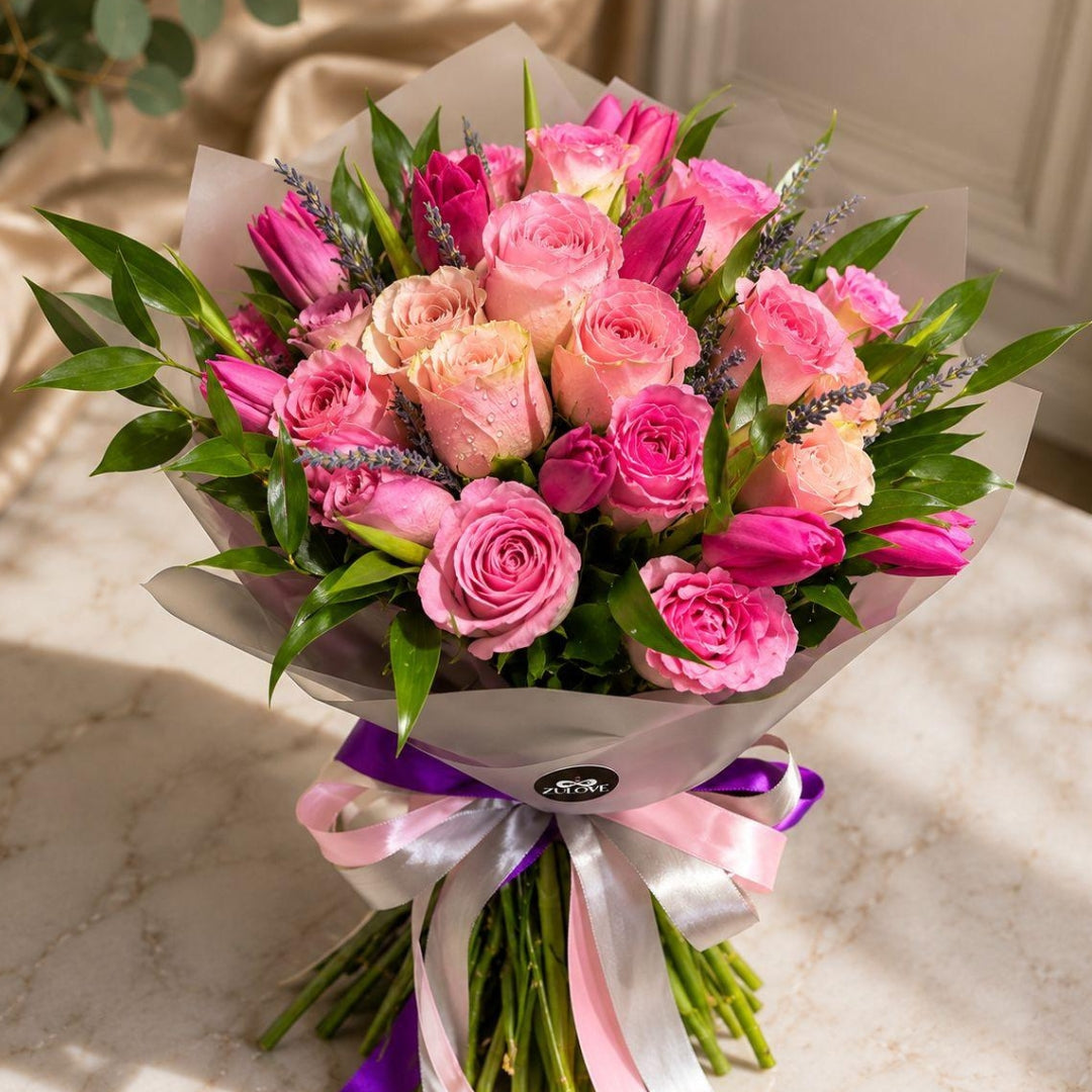 ramo elegante con rosas tulipanes lavanda y follaje verde puerto rico
