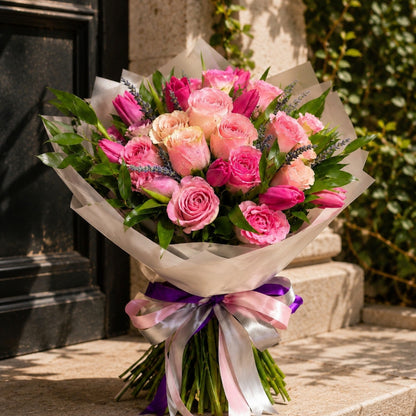 ramo elegante con rosas tulipanes lavanda y follaje verde puerto rico

