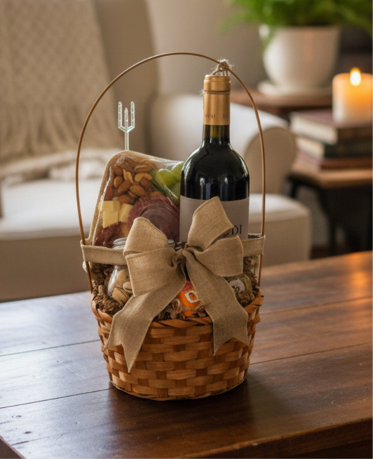 Signature Petite Luxe – Wine, Nuts & Charcuterie