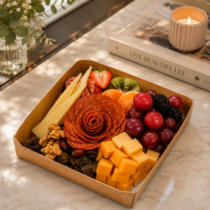 Square Shared Delight – Bandeja Cuadrada de Charcutería con Frutas y Quesos