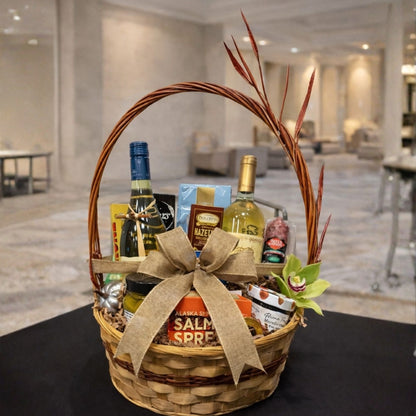 canasta gourmet con vinos blancos salami aceitunas cafe zulove puerto rico
