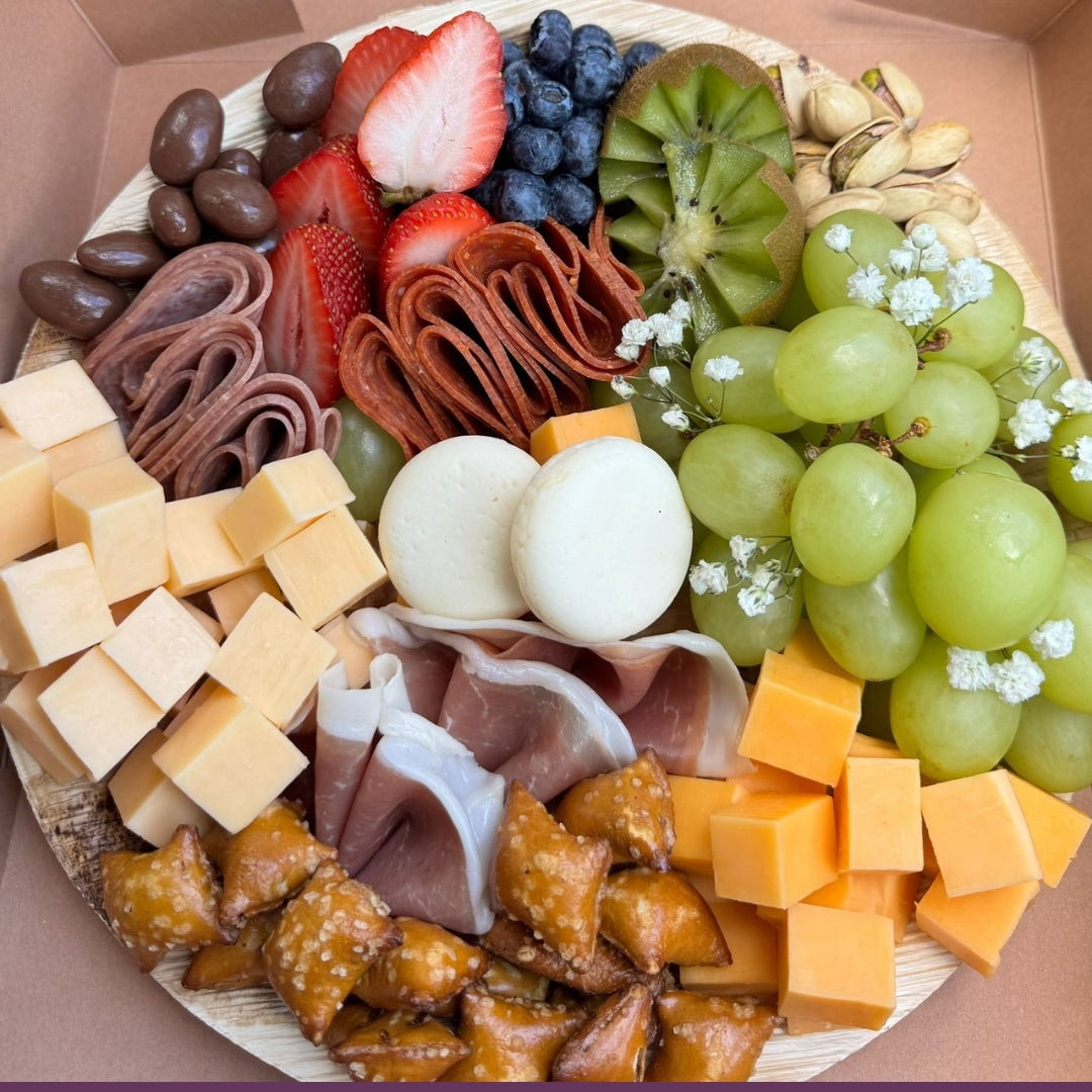 Round Shared Delight 1 – Fruits, Cheese & Charcuterie